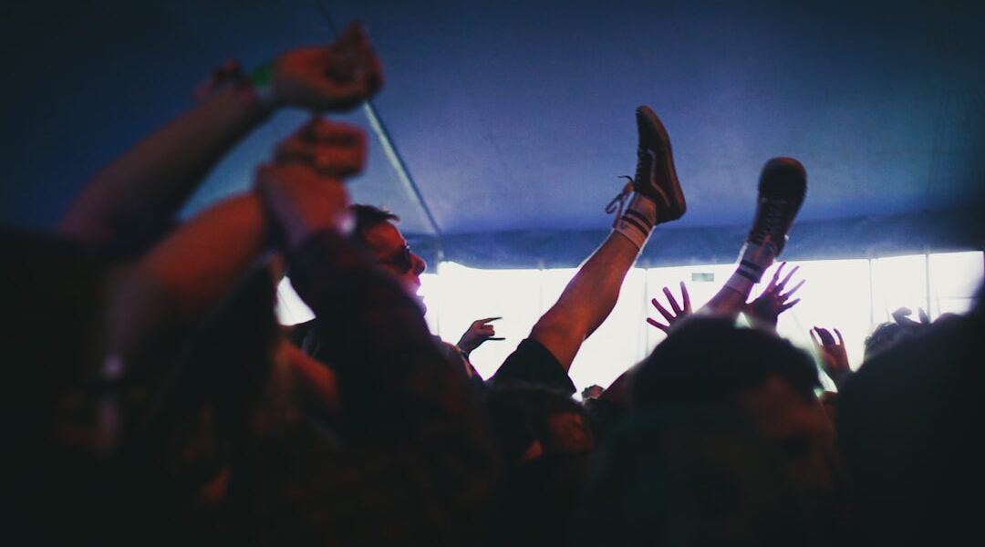 Photo Crowd surfing